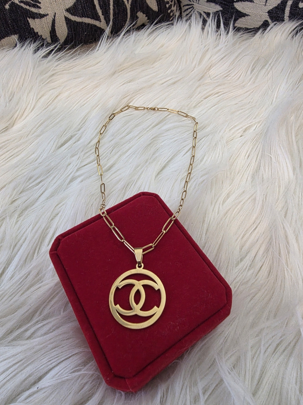 18k Gold Plated Necklace Pendant And Chain - Designer Style